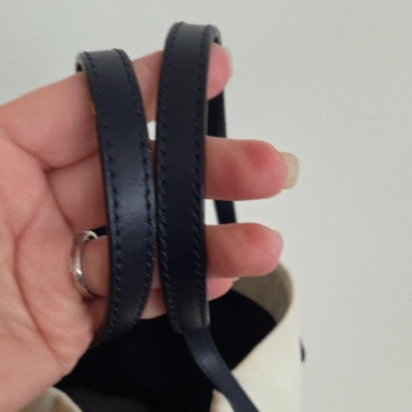 Kate Spade EUC Cheerful Cream and Gold Canvas Tote - Picture 5 of 10